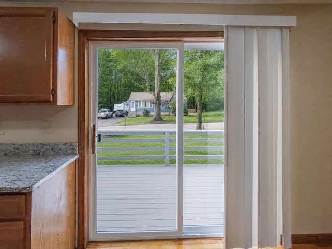 Interior Photo - Linwood