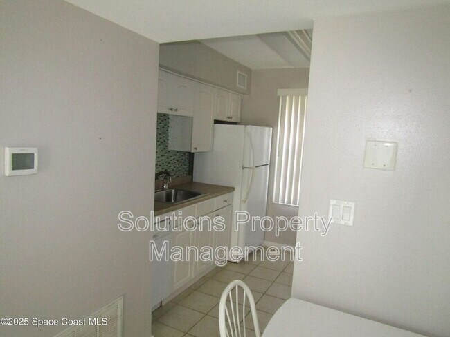 Building Photo - 910 S Colonial Ct