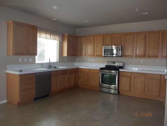 Building Photo - Located in the Heart of Tehachapi!