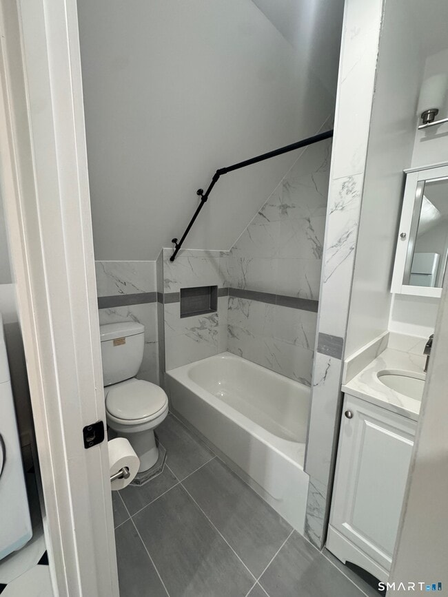 Building Photo - 417 Poplar St