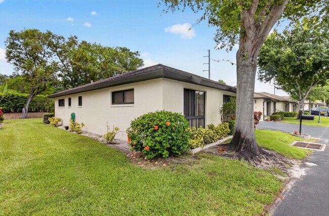 Building Photo - 4944 Equestrian Cir