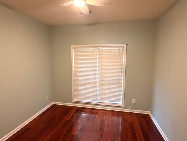 Building Photo - Charming 3-Bedroom Home In City Square!