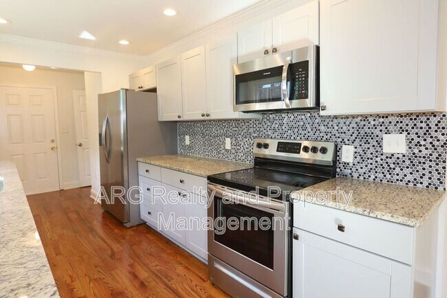 Building Photo - 1095 Ira St SW