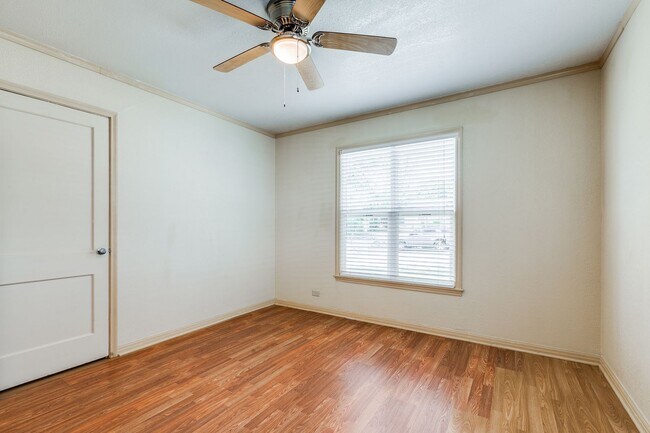 Building Photo - 322 Byrnes Dr