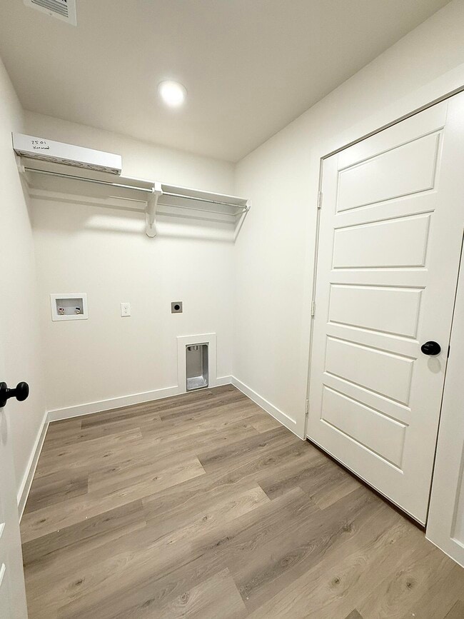 Building Photo - 2501 Kenwood Ave