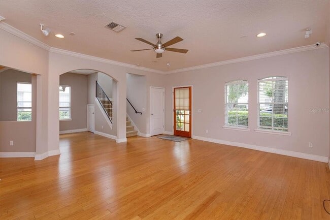Building Photo - 832 Ellwood Ave