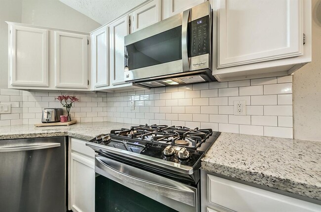 Building Photo - 1118 Chelsea Ln