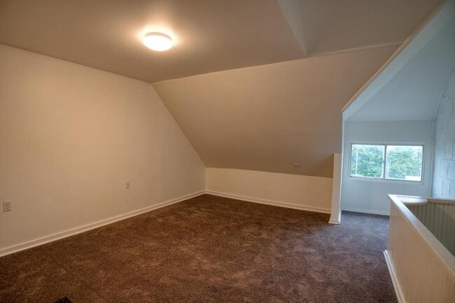 Building Photo - 4013 Bell St