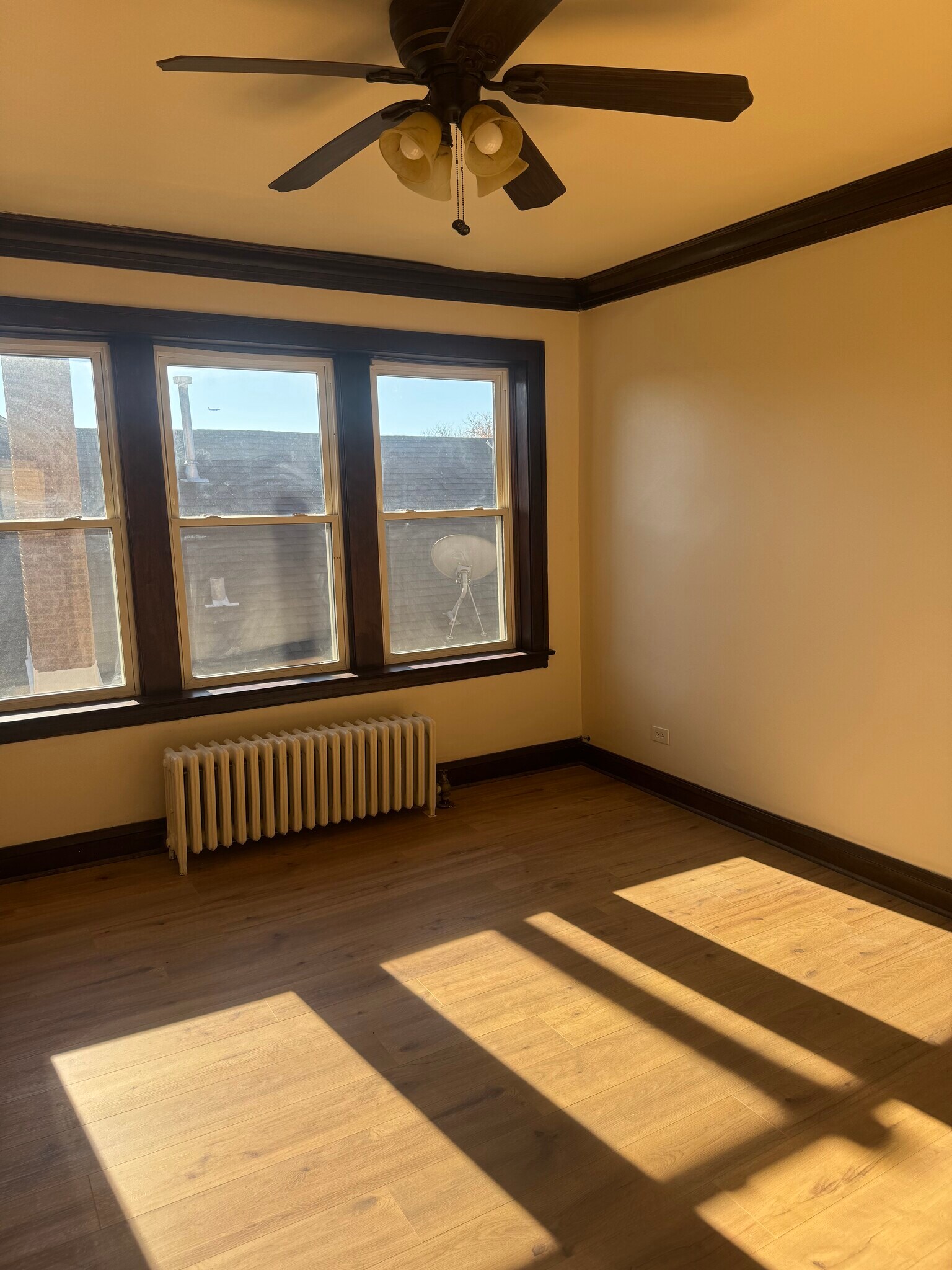 Building Photo - 6609 S California Ave