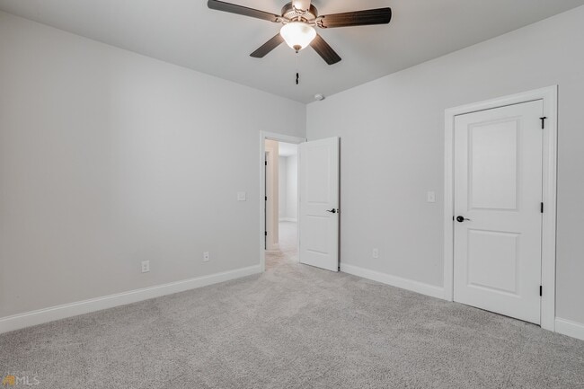 Building Photo - 322 Caledonia Ct