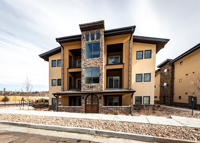 Building Photo - 1 Bed Luxury Apartment near Garden of the Gods