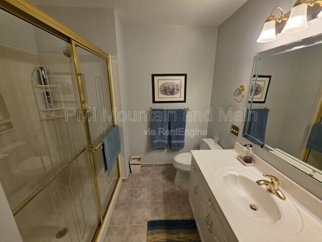 Building Photo - 1403 Fleetwood Plaza