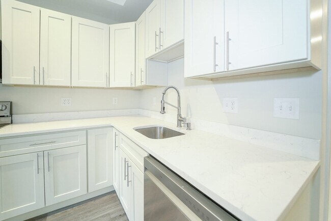 Building Photo - 424 Marlborough St