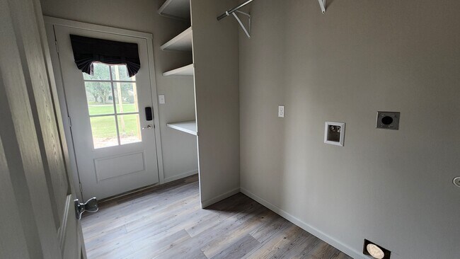 Building Photo - 347 L-12