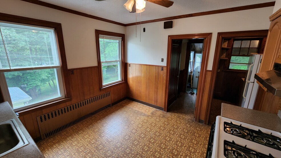 Building Photo - 132 Montclair Ave