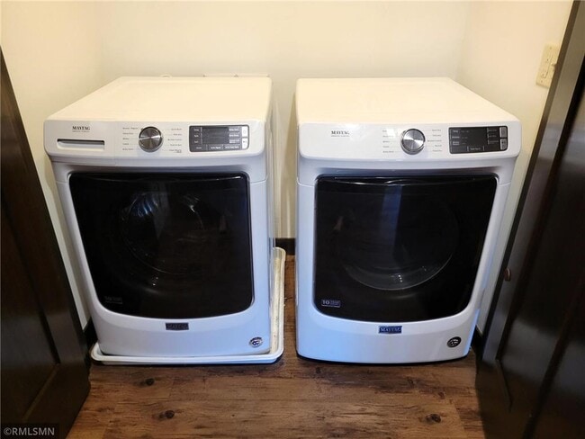 Building Photo - 1929 Cypress Ct