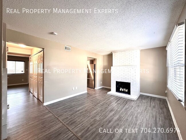 Building Photo - 7526 Holly Grove Ct