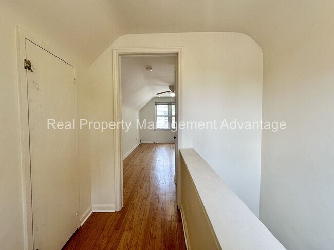 Building Photo - 1596 Albany St
