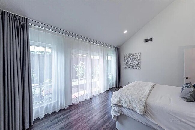 Building Photo - 14427 Briarhills Pkwy