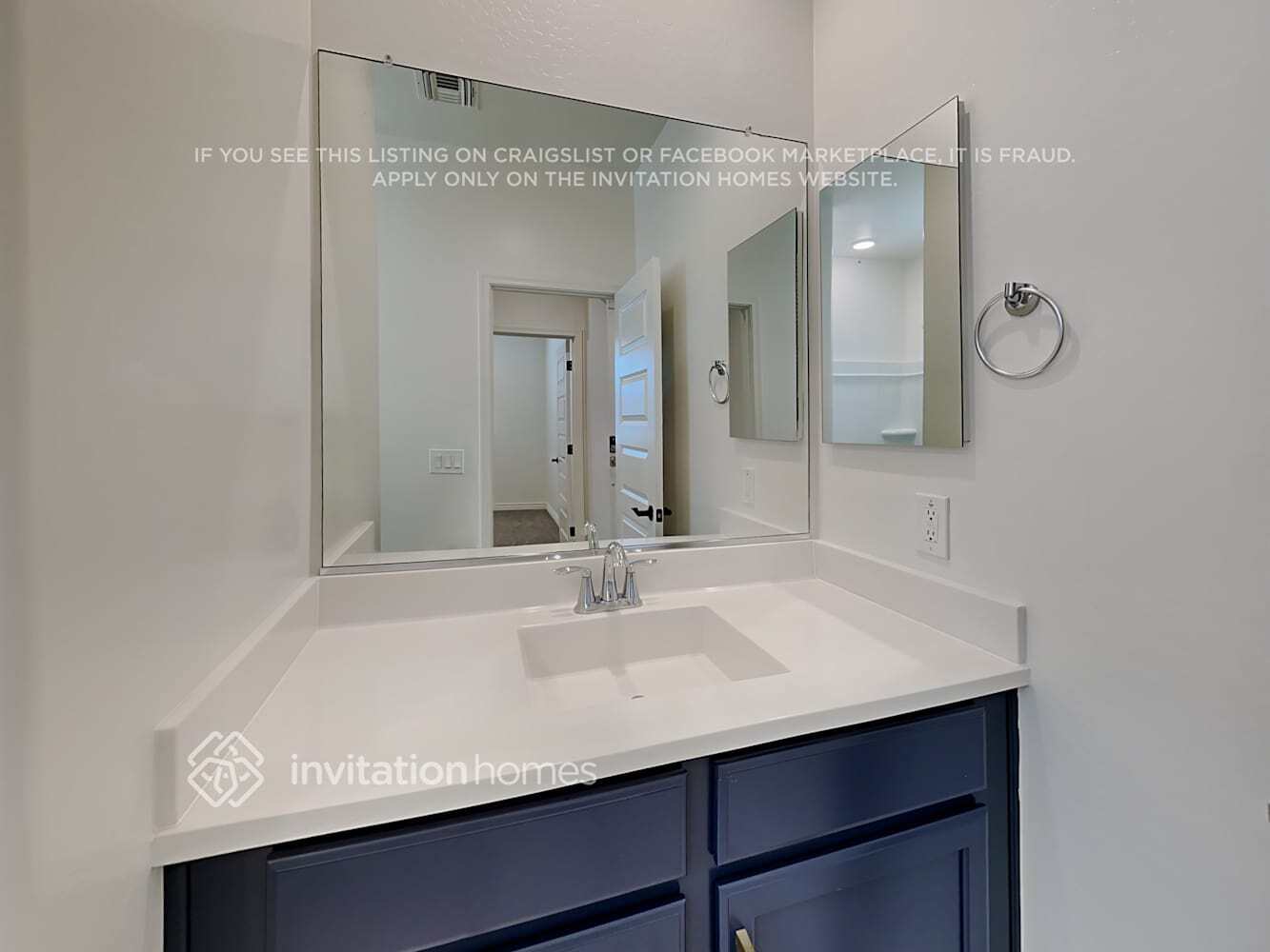 Building Photo - 14427 W El Cortez Pl