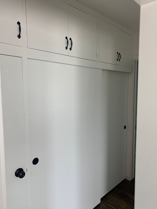 Building Photo - Live Your Best Life in the Heart of Hillcrest: Stylish One-Bedroom Suite Awaits You!