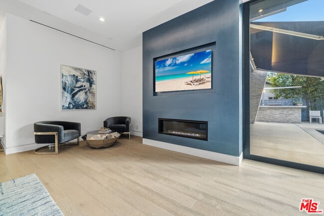 Building Photo - 5365 Vanalden Ave