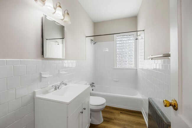 Building Photo - 2506 Kenmore Rd