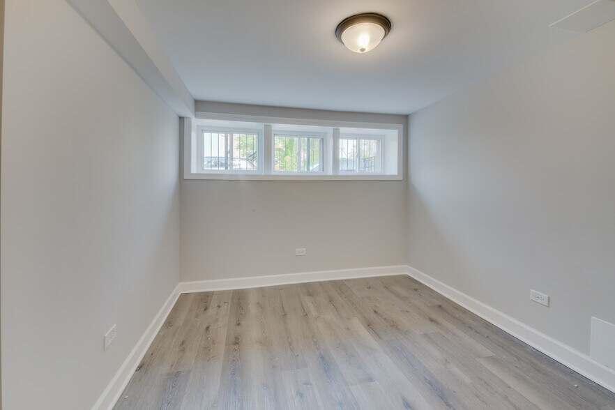 Building Photo - 1043 N Christiana Ave