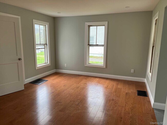 Building Photo - 21 Washington Ave