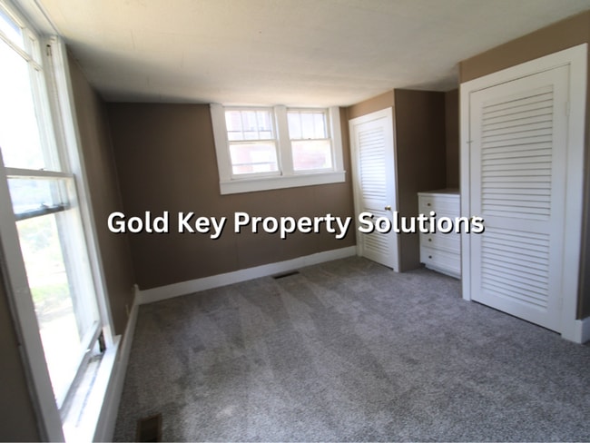 Building Photo - Oversized 3 BR 1 BA House with Partially F...