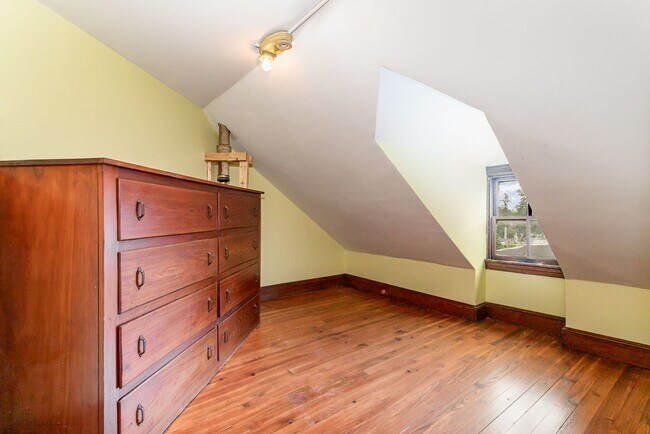 Building Photo - 273 S Hanover St