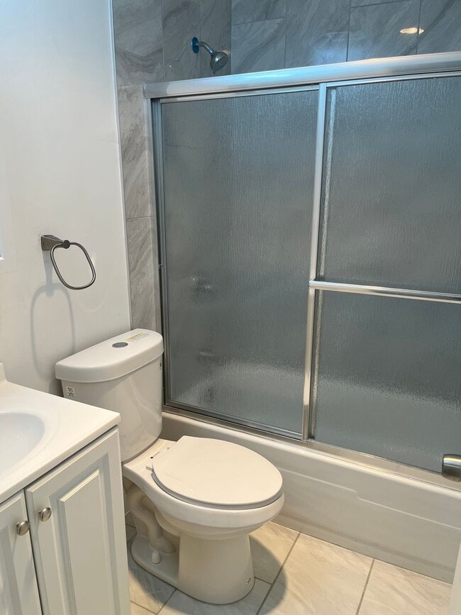 Building Photo - Updated Townhouse In Herndon