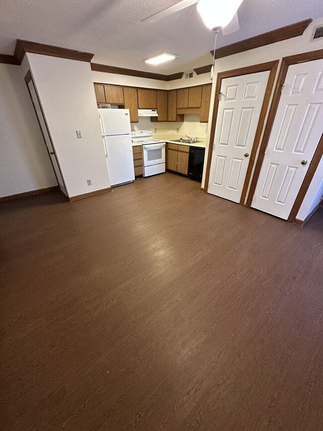 Building Photo - 1 Bedroom 1 Bathroom Condo!