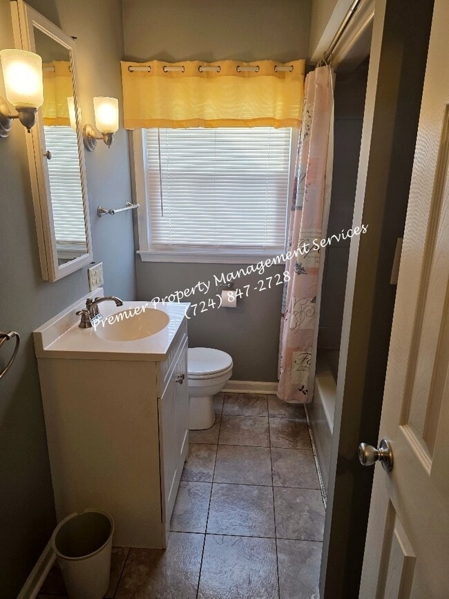 Building Photo - 1176 March St