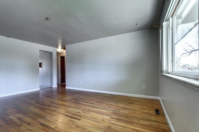 Building Photo - Lakewood! Walk to Belmar Town Center 3 bed...