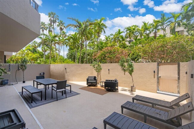 Building Photo - 151 Crandon Blvd