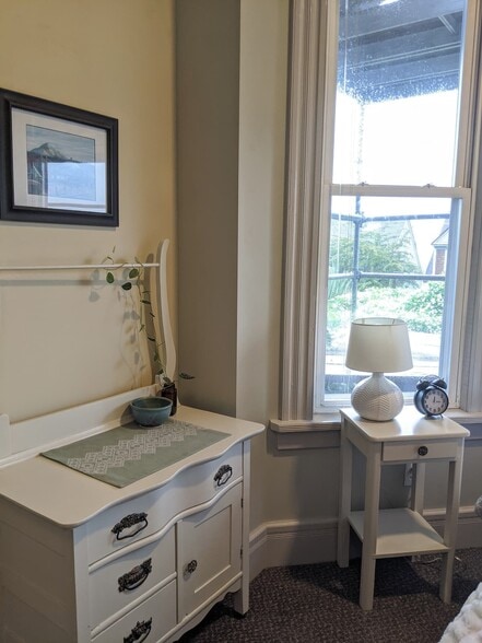 Building Photo - 1910 S G St