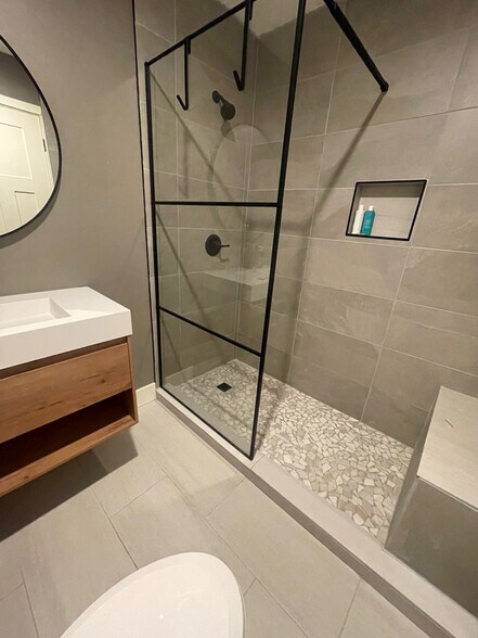 Master Bathroom - 1012 Elmwood St