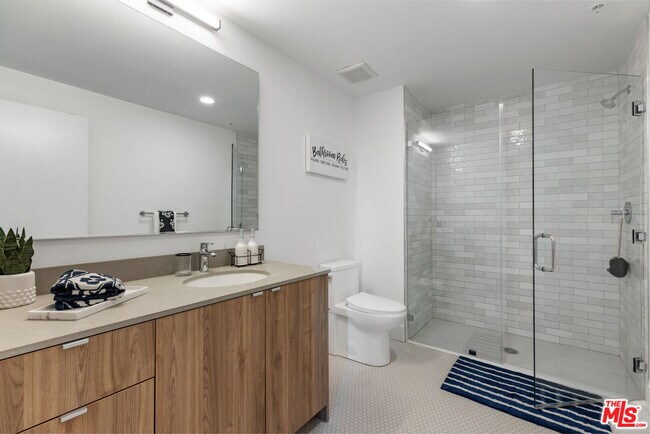 Building Photo - 3800 Mentone Ave