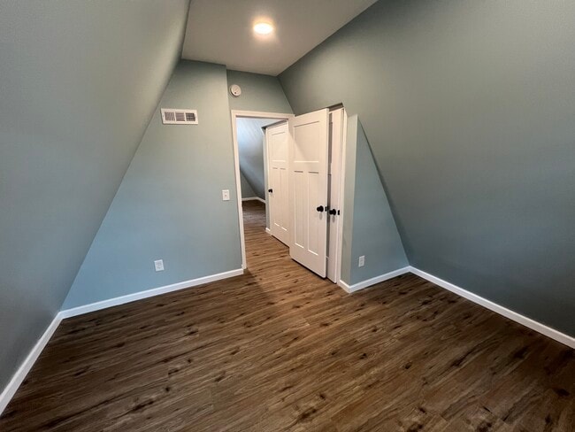 Building Photo - 12 Swiss Dr