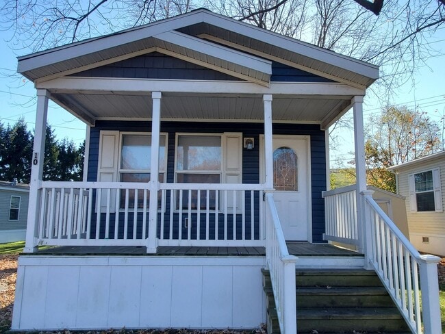 Building Photo - 10 Swallow Ct