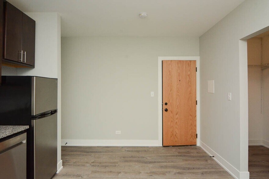 Building Photo - 432.5 W Belden Ave