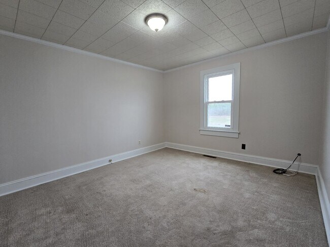 Building Photo - 486 Folly Rd
