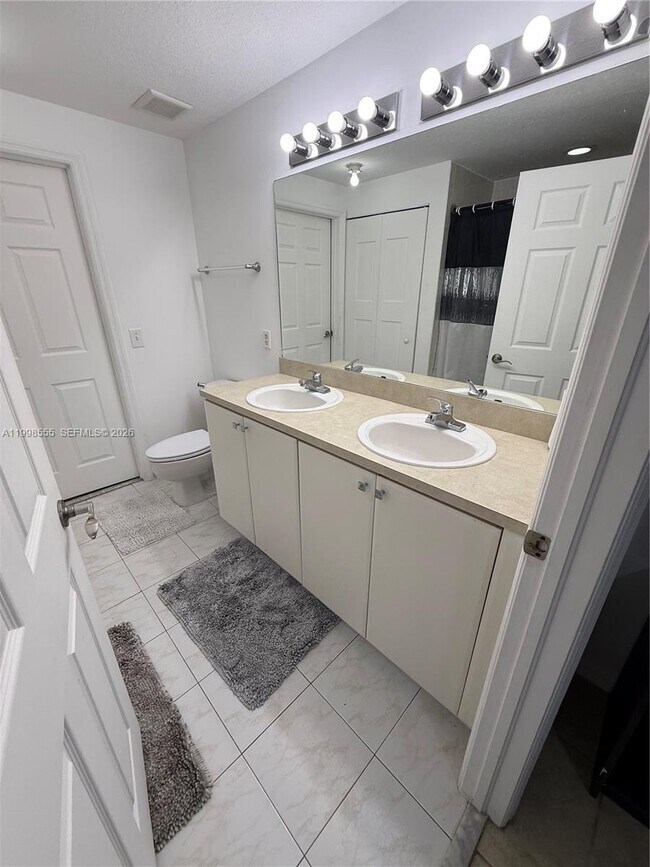 Building Photo - 119 SW 6th Ave