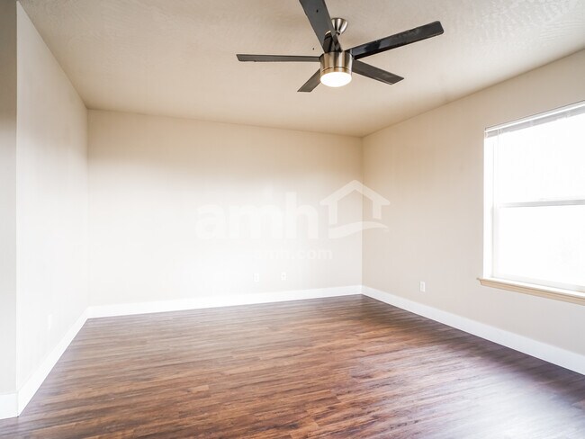 Building Photo - 3856 Oranda St