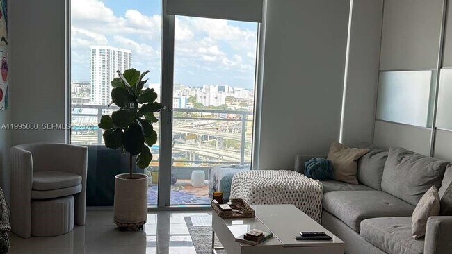 Building Photo - 90 SW 3rd St