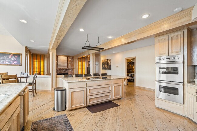 Building Photo - 6408 E Mercer Way