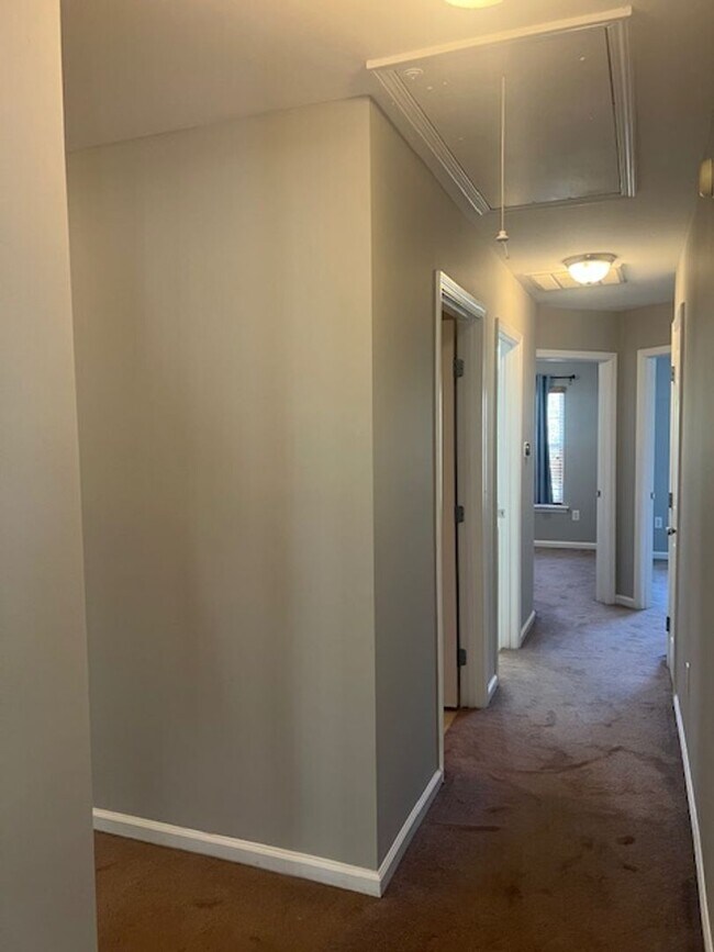 Building Photo - 8 Grosbeak Ln