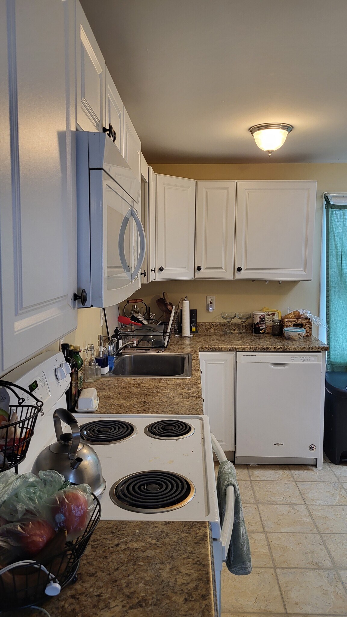 Building Photo - 167 Elm St