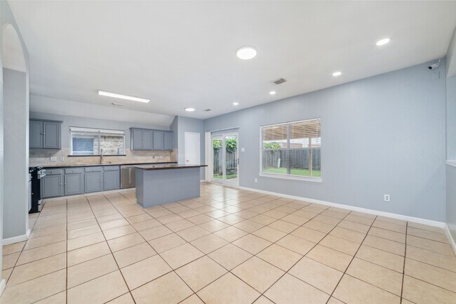 Building Photo - 16327 Dryberry Ct